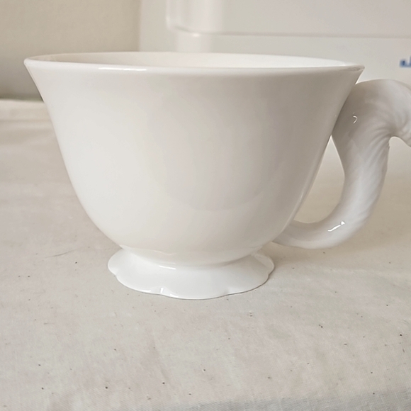 Squirrel mug with bushy tail handle by IMM - Picture 5 of 7